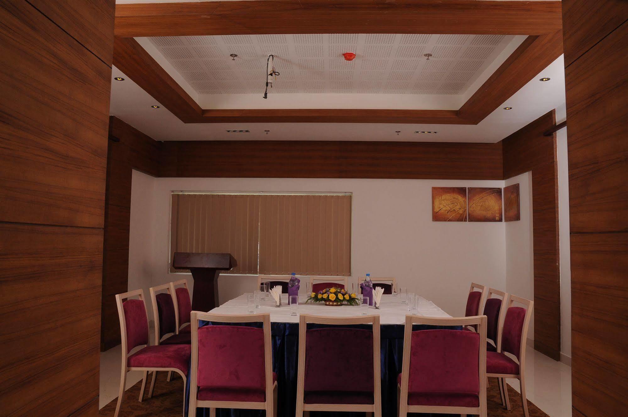 Biverah Hotel & Suites Thiruvananthapuram Екстер'єр фото